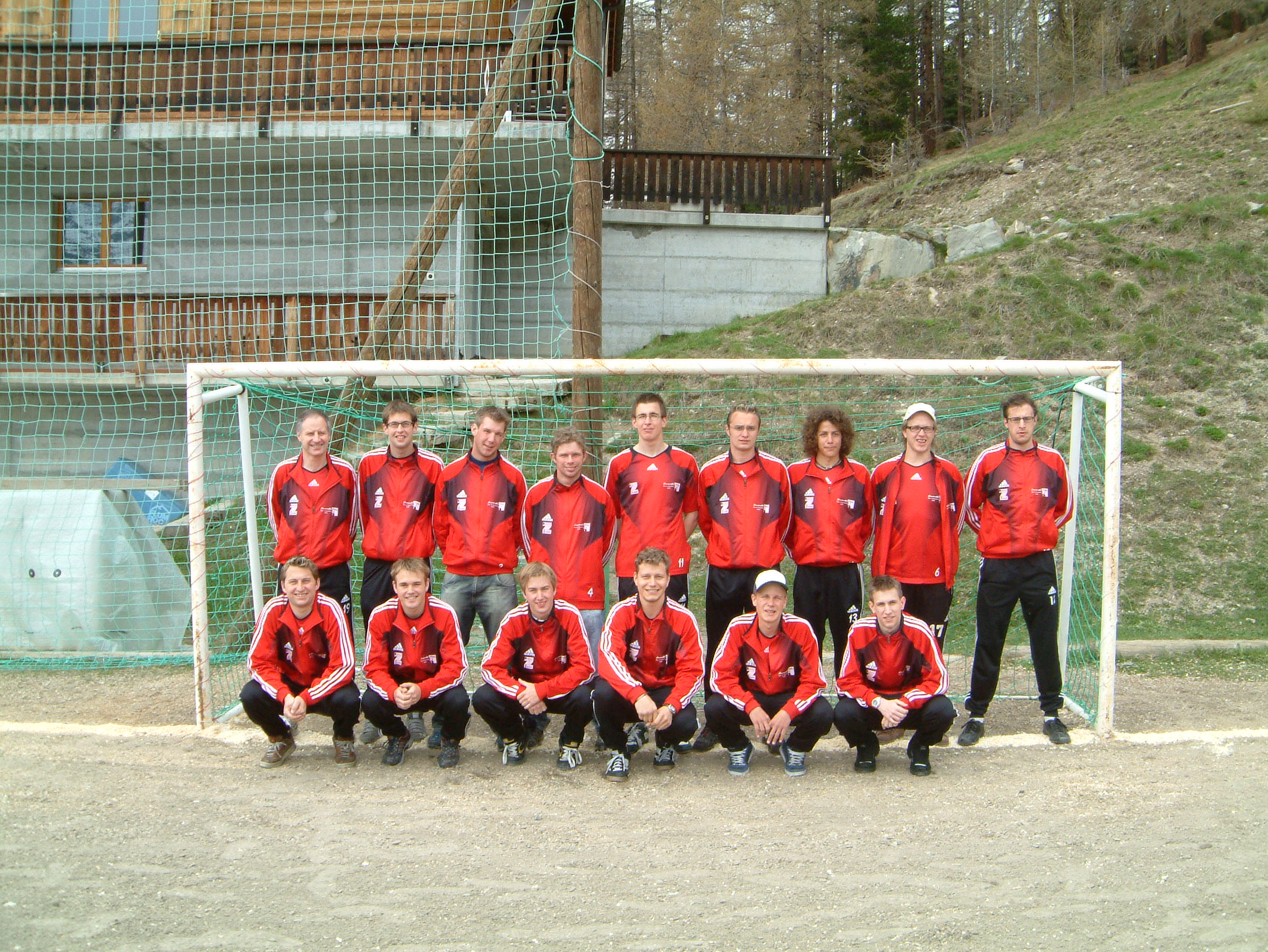 mannschaftsfotoFCGspon2006Trainingsanzug.JPG